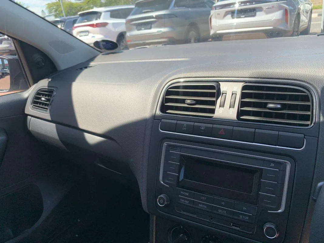 Volkswagen Polo Vivo hatch 1.4 Trendline - Image 9