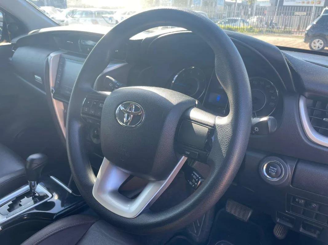 Toyota Fortuner 2.4GD-6 R/B A/T - Image 11