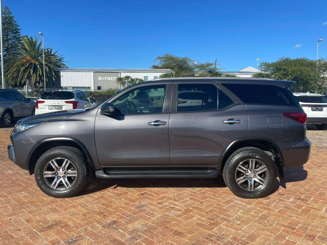 Toyota Fortuner 2.4GD-6 R/B A/T - Image 4