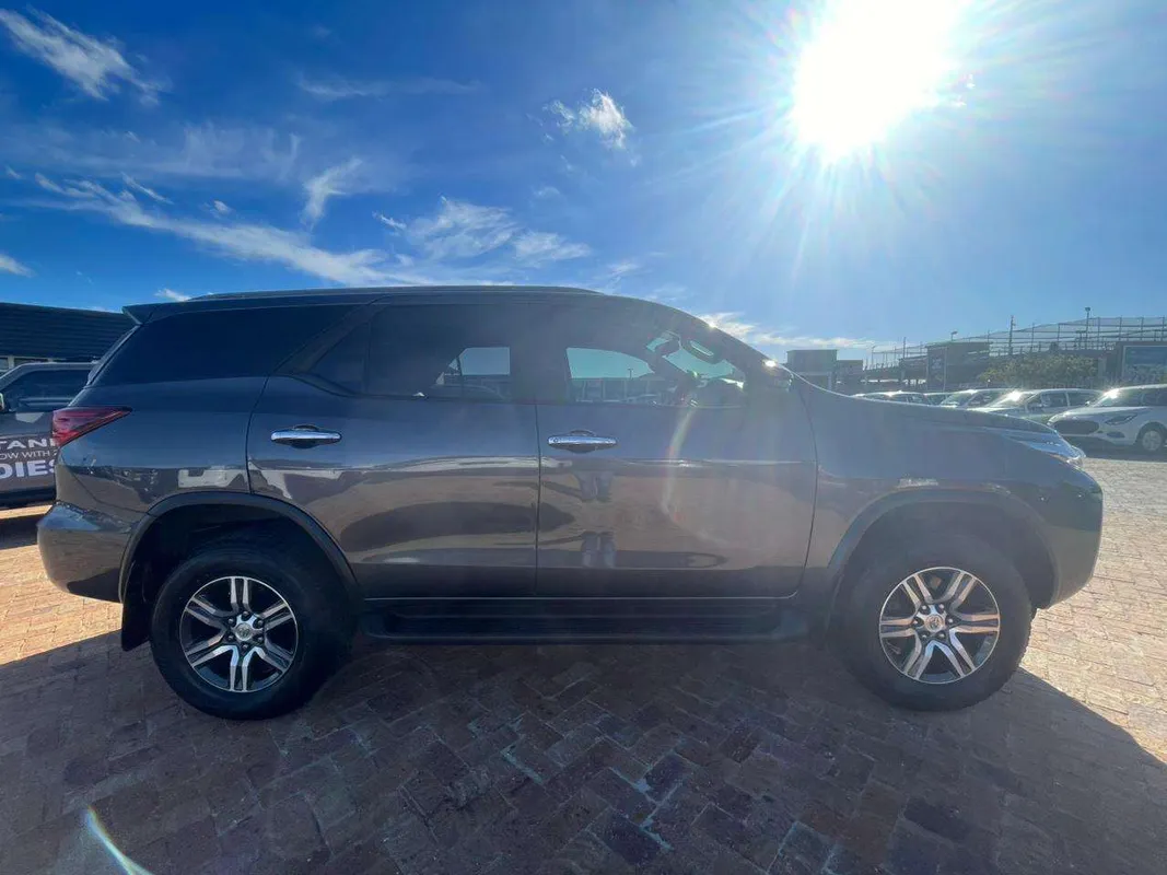 Toyota Fortuner 2.4GD-6 R/B A/T - Image 8