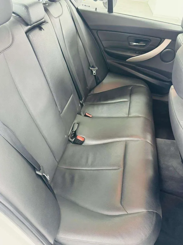 BMW 320i auto - Image 9