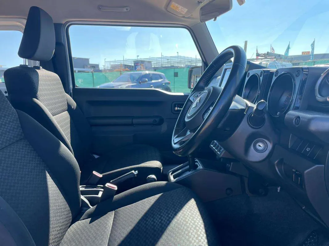 Suzuki Jimny 1.5 GLX AT - Image 11
