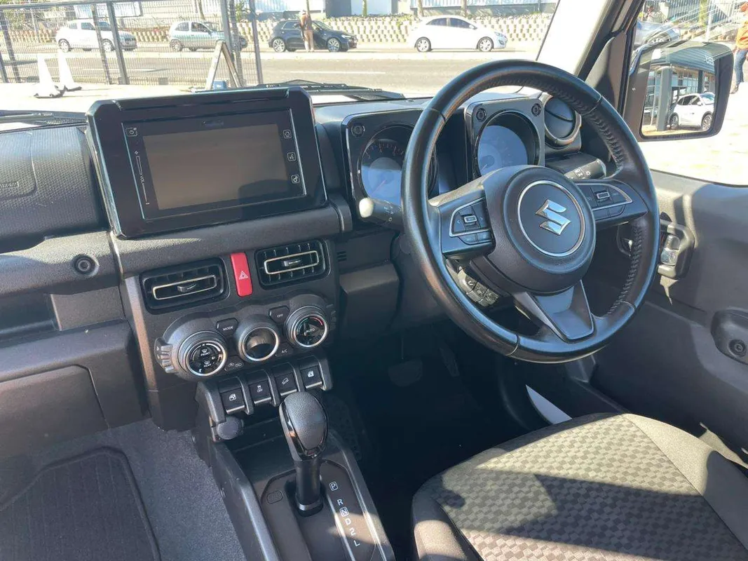 Suzuki Jimny 1.5 GLX AT - Image 15