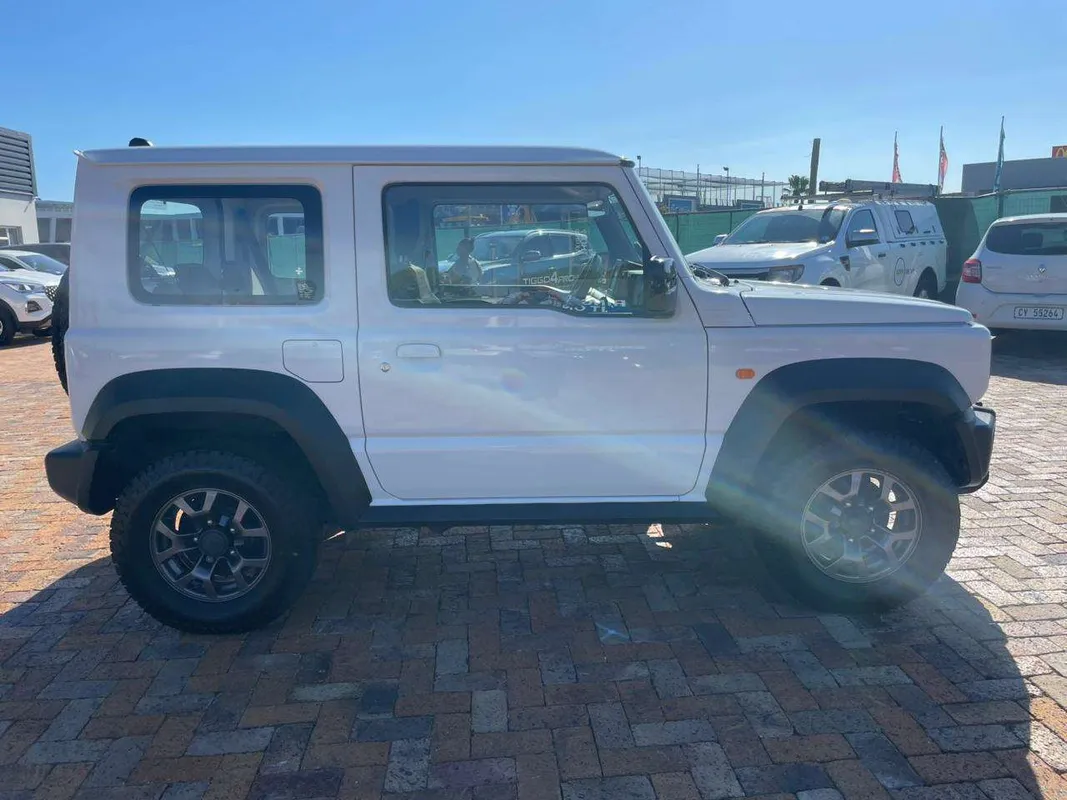 Suzuki Jimny 1.5 GLX AT - Image 8