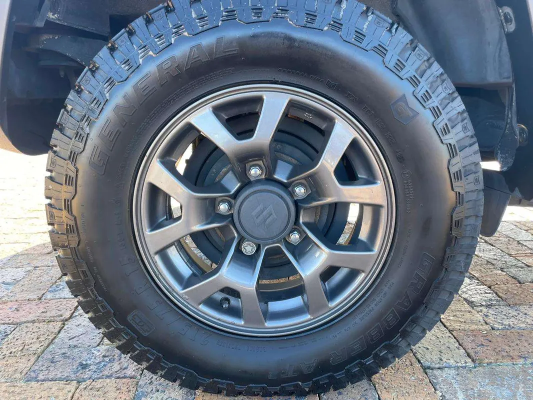Suzuki Jimny 1.5 GLX AT - Image 9