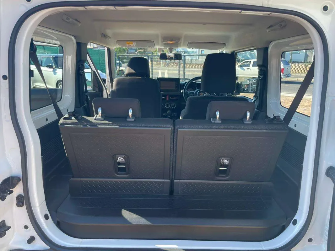 Suzuki Jimny 1.5 GLX AT - Image 10