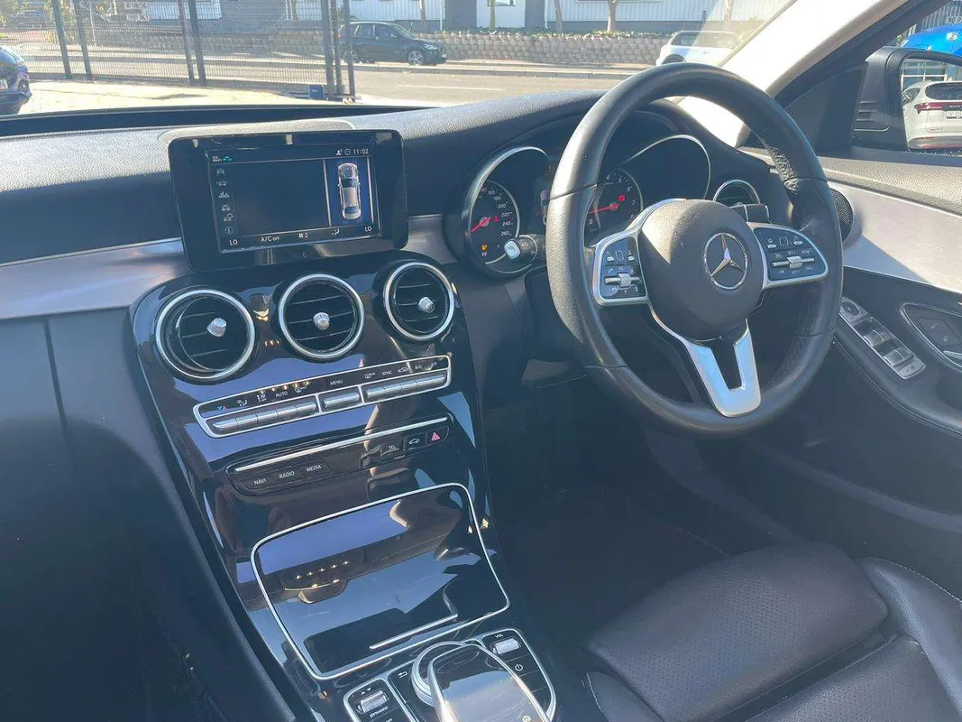 Mercedes-Benz C180 A/T - Image 13