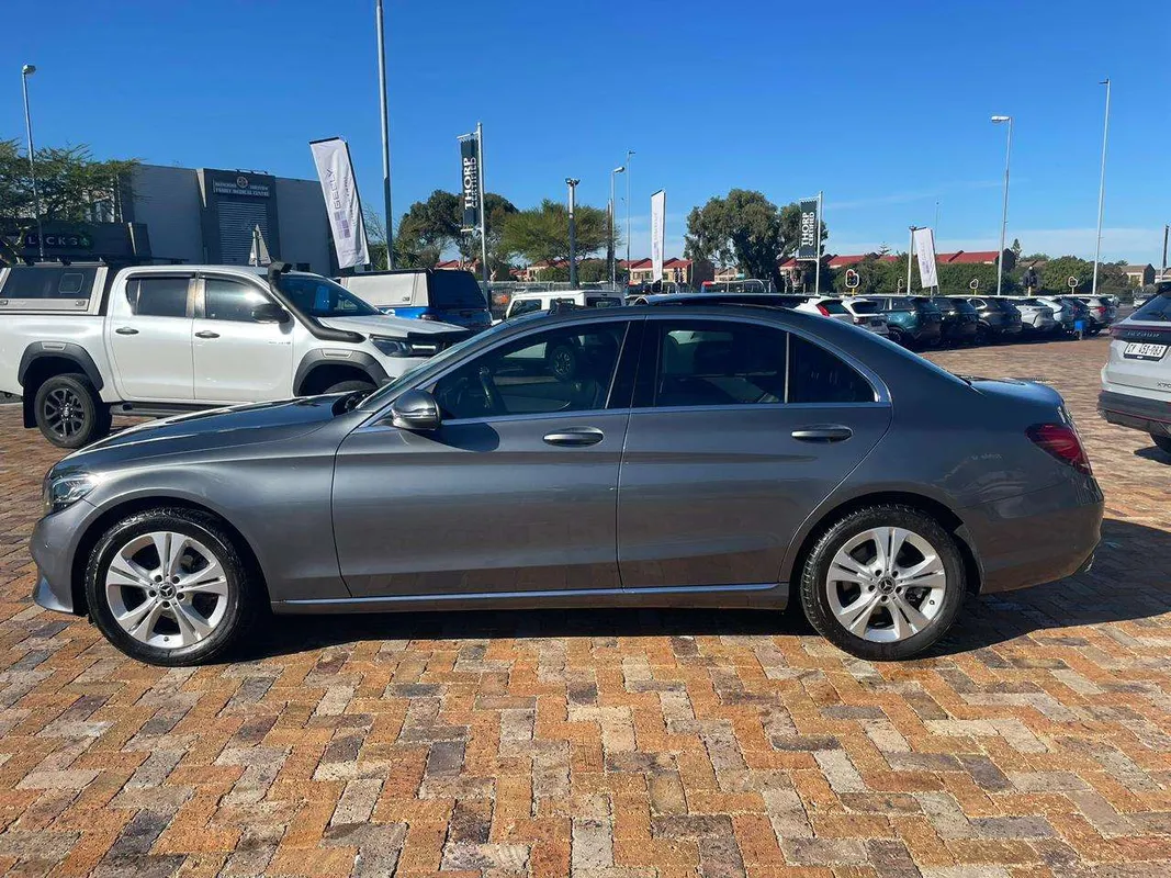 Mercedes-Benz C180 A/T - Image 3