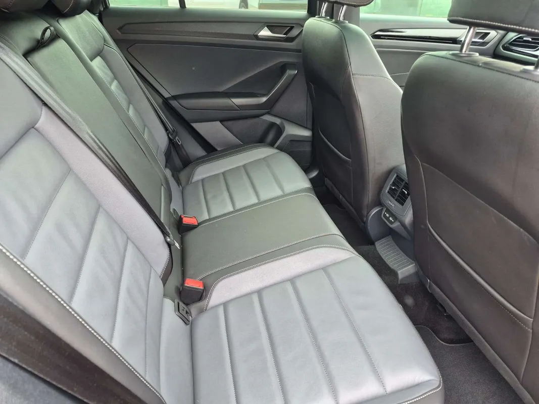 Volkswagen T-Roc 1.4 TSI Design Tiptronic - Image 14