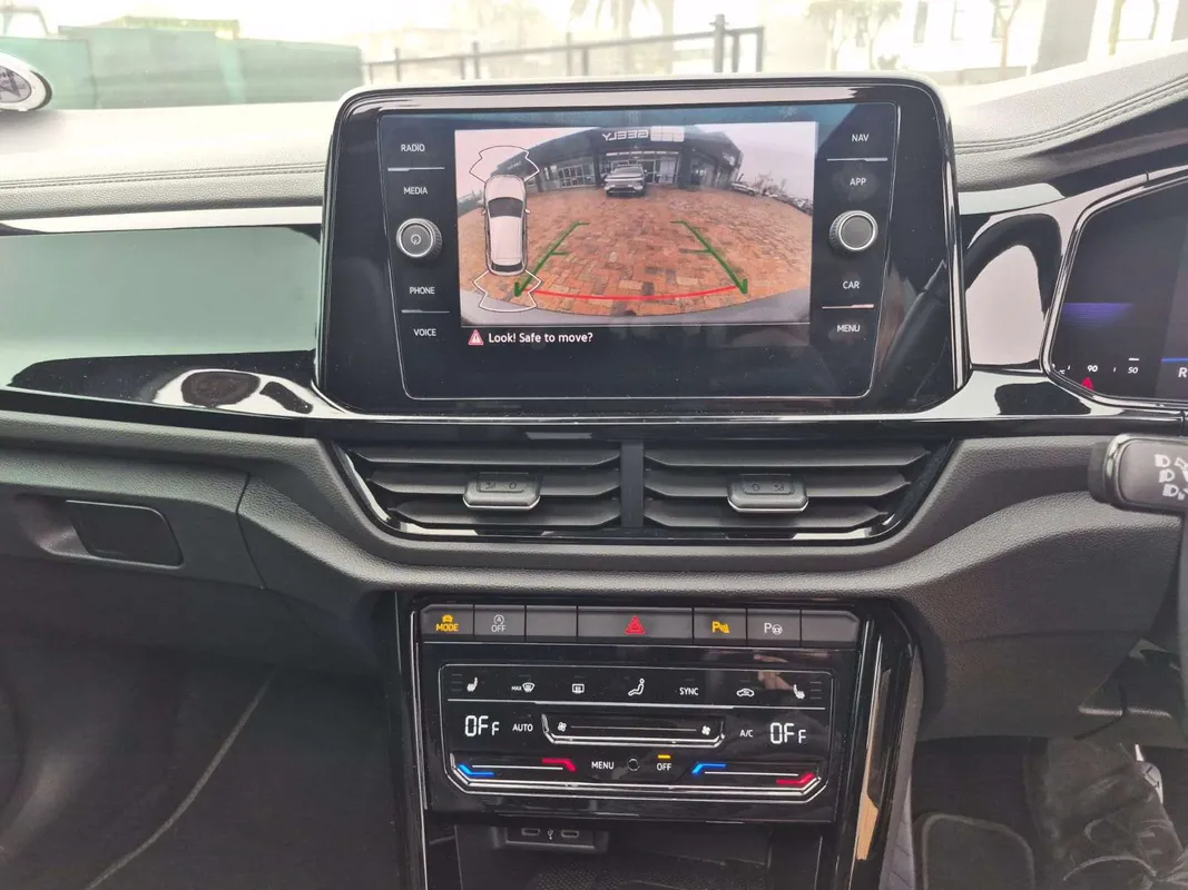 Volkswagen T-Roc 1.4 TSI Design Tiptronic - Image 16
