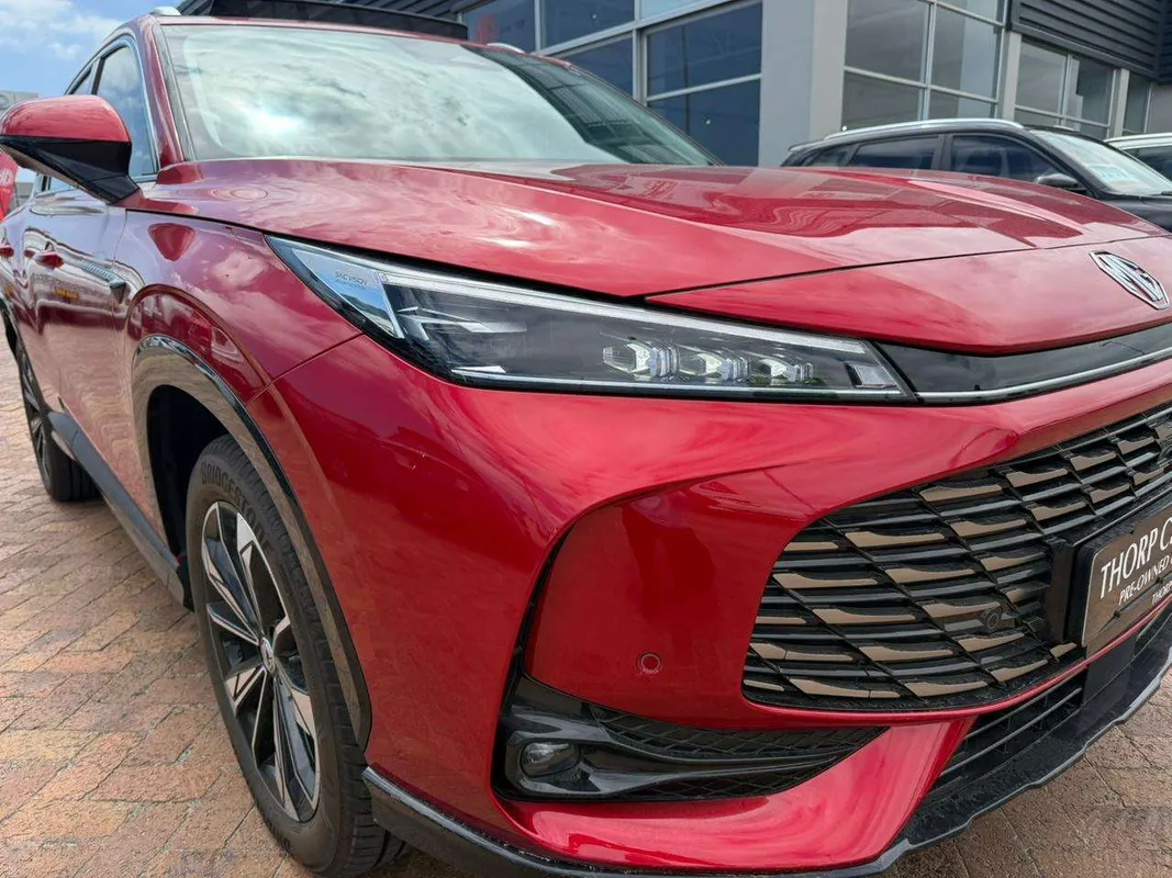 MG HS 2.0T AT Luxury - Image 2