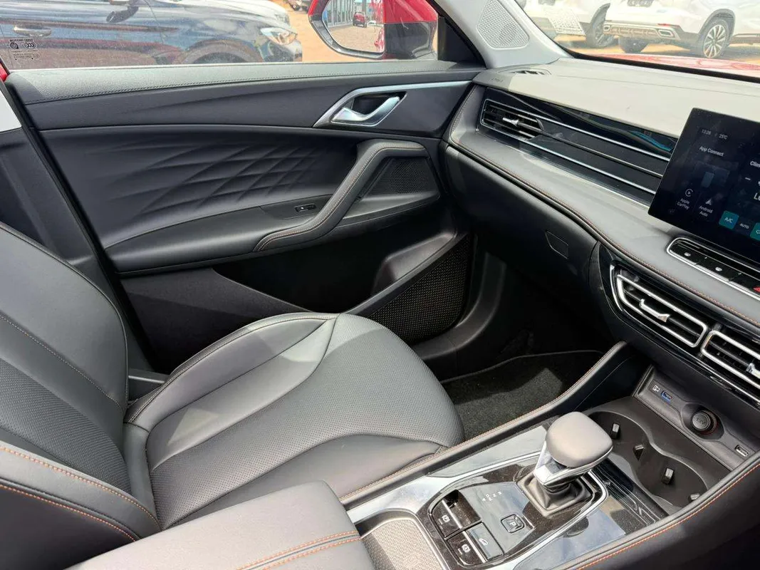 MG HS 2.0T AT Luxury - Image 12