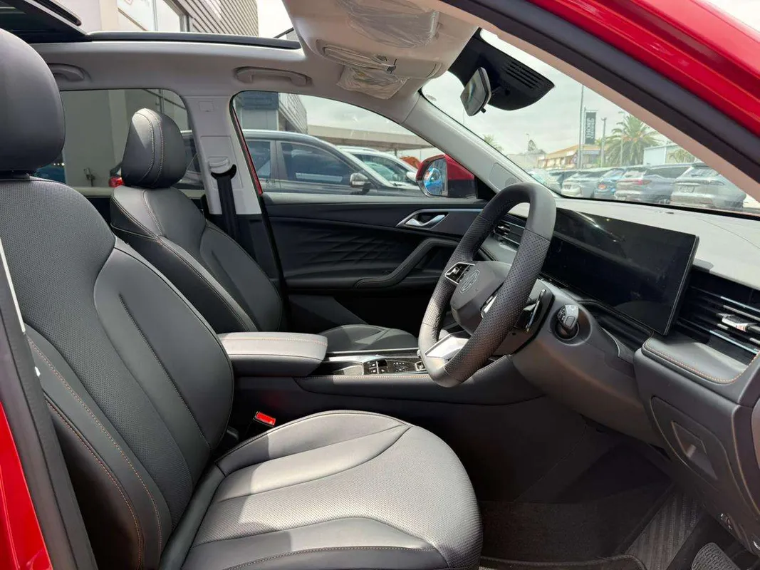 MG HS 2.0T AT Luxury - Image 13