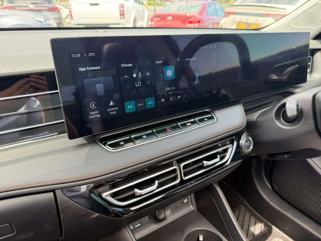 MG HS 2.0T AT Luxury - Image 15