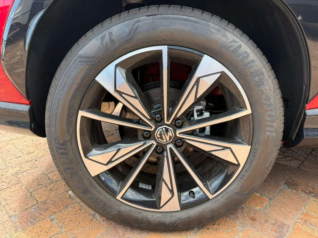 MG HS 2.0T AT Luxury - Image 10