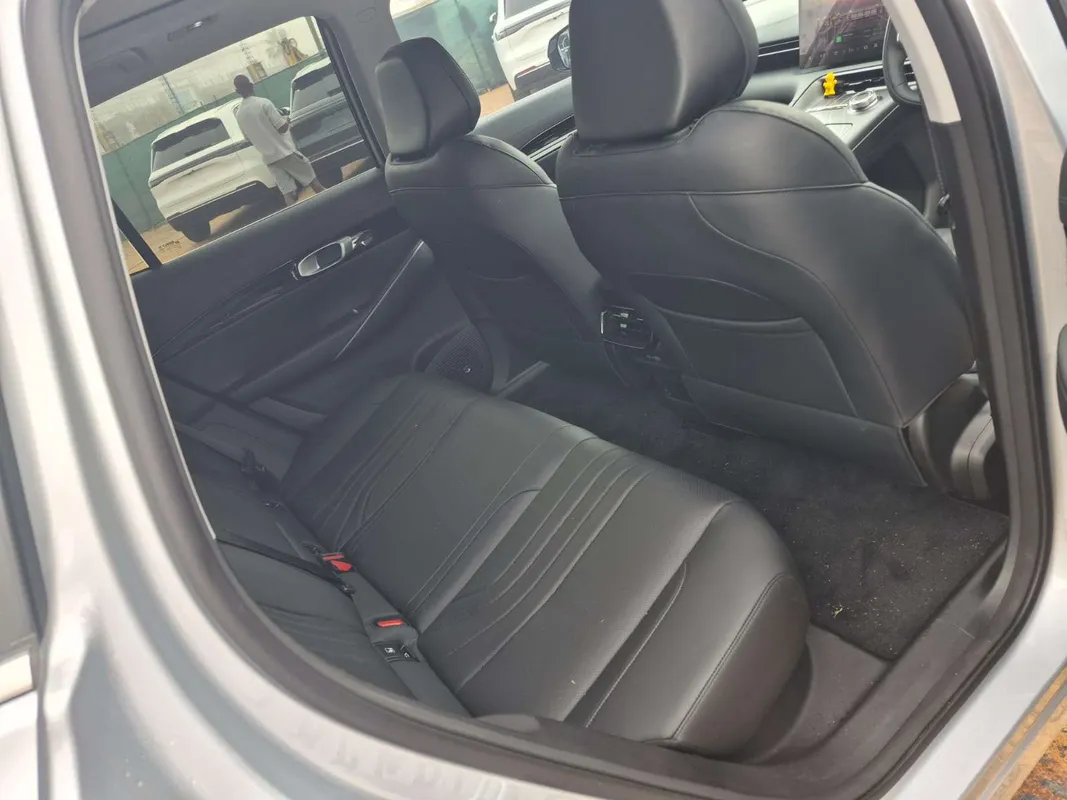 Geely E5 EM-i Apex - Image 15
