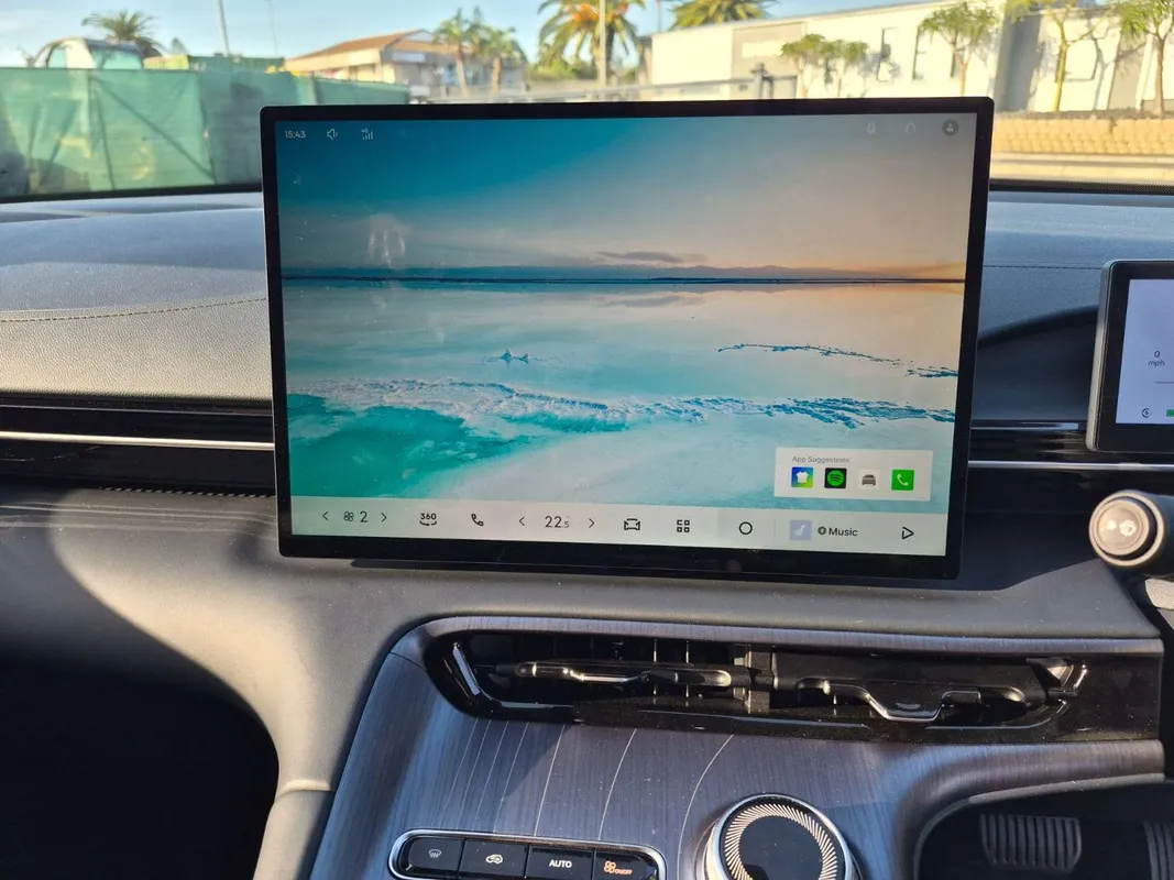 Geely E5 Aspire - Image 11