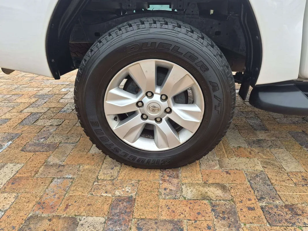 Toyota Hilux 2.4GD-6 double cab 4x4 SRX auto - Image 11