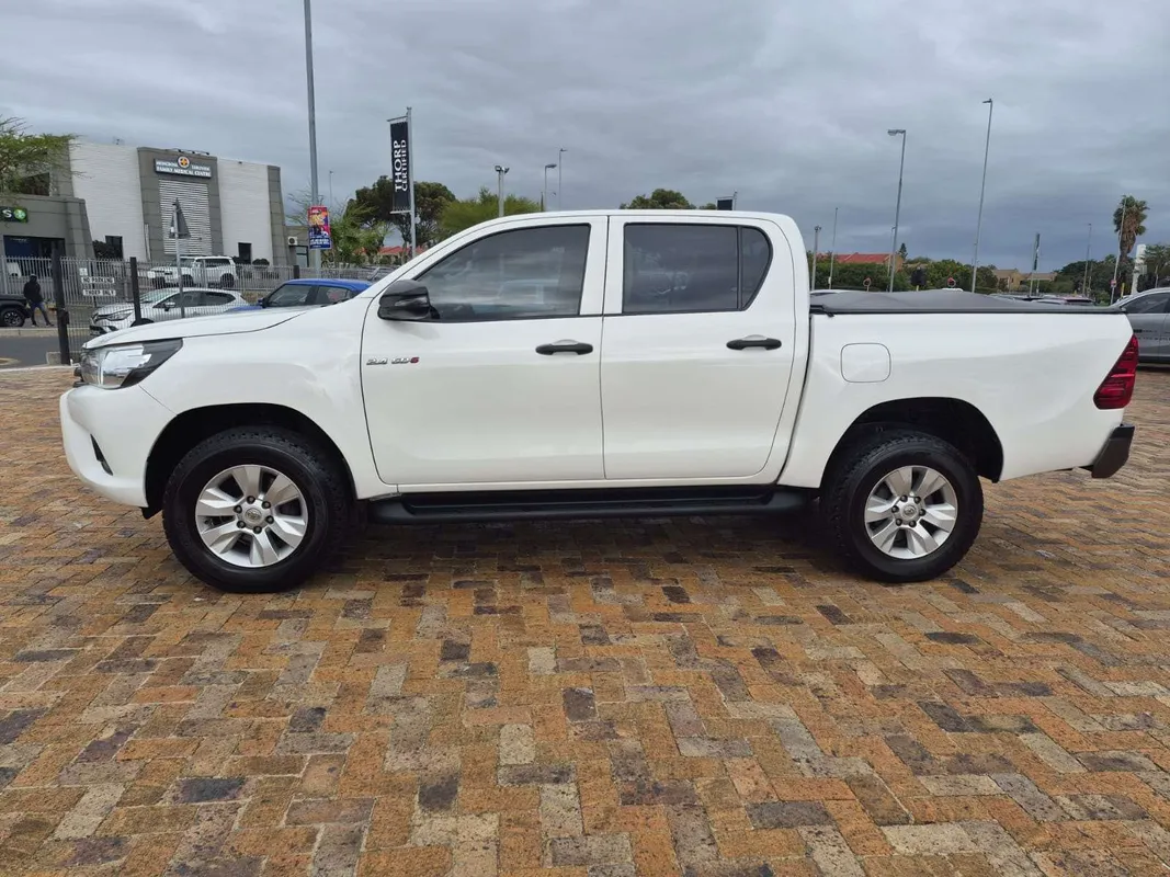 Toyota Hilux 2.4GD-6 double cab 4x4 SRX auto - Image 6