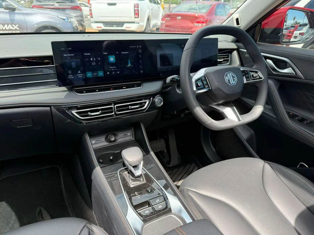 MG HS 2.0T AT Luxury - Image 13