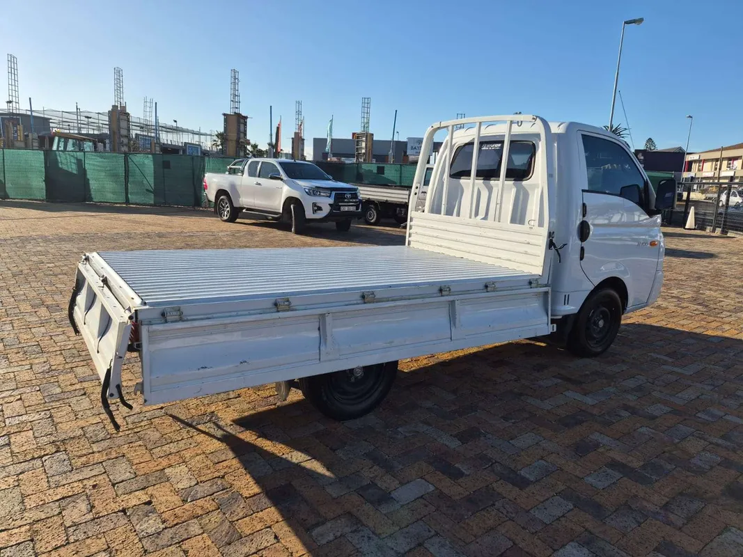 Hyundai H-100 Bakkie 2.6D Deck A/C - Image 4
