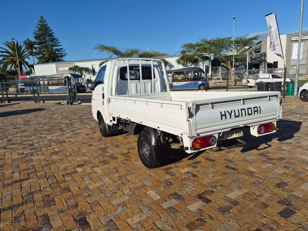 Hyundai H-100 Bakkie 2.6D Deck A/C - Image 7