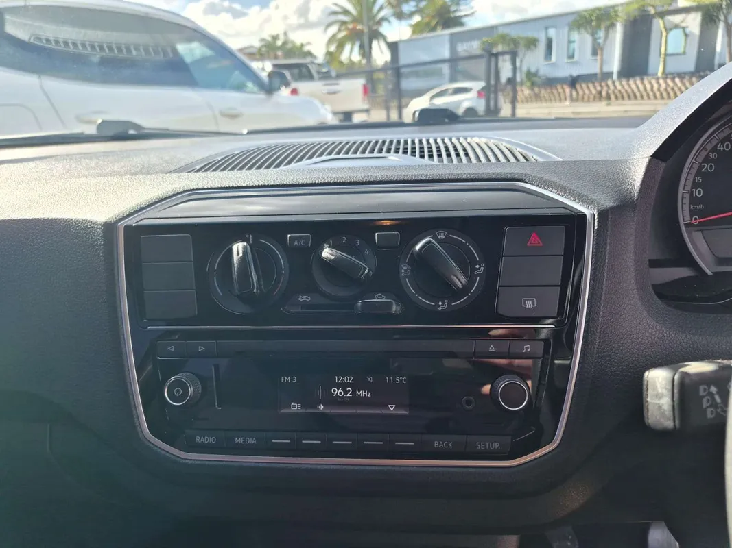 Volkswagen take up! 5-door 1.0 - Image 14