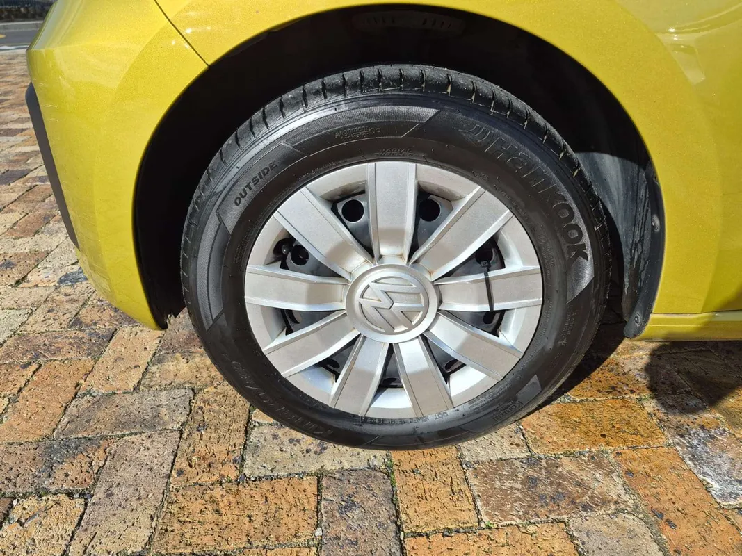 Volkswagen take up! 5-door 1.0 - Image 8