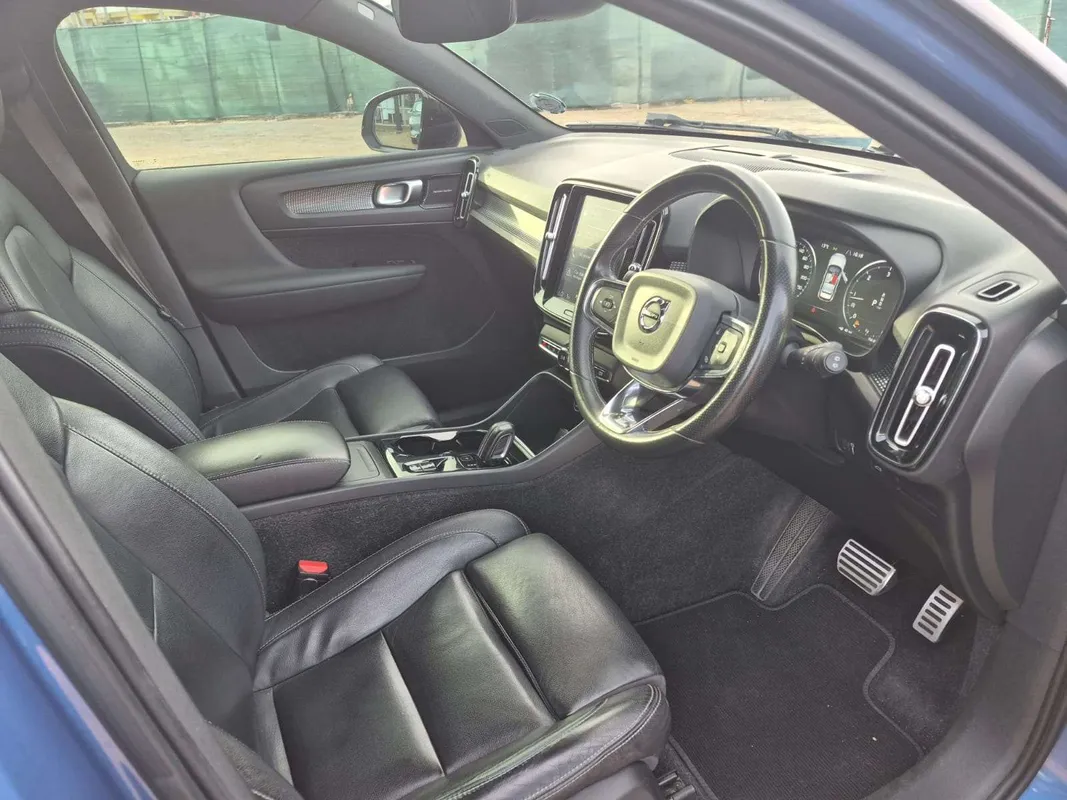 Volvo XC40 D4 AWD R-Design - Image 11
