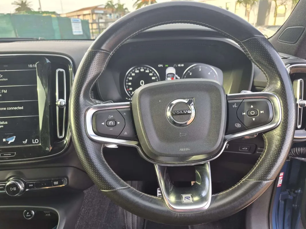 Volvo XC40 D4 AWD R-Design - Image 12