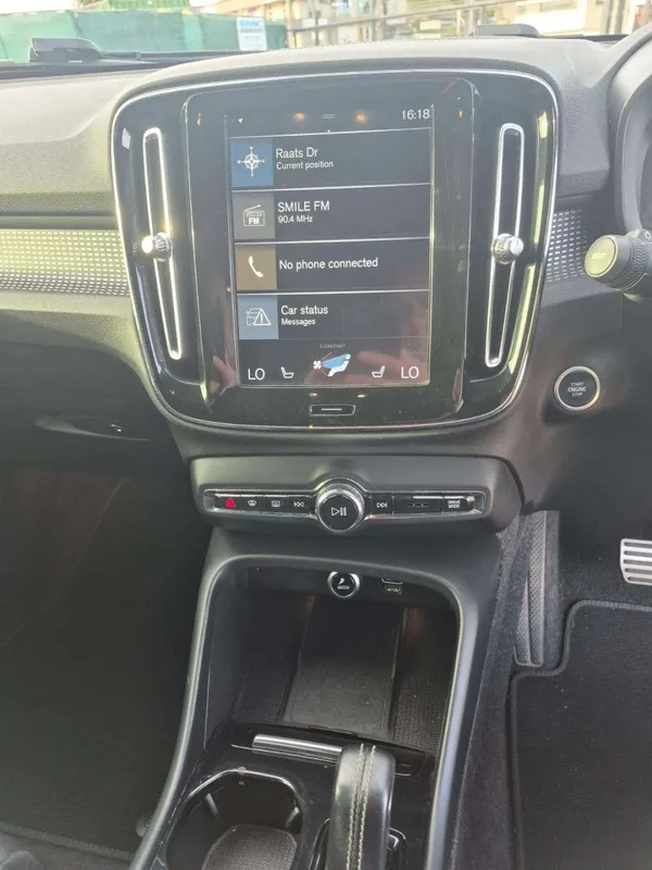 Volvo XC40 D4 AWD R-Design - Image 13