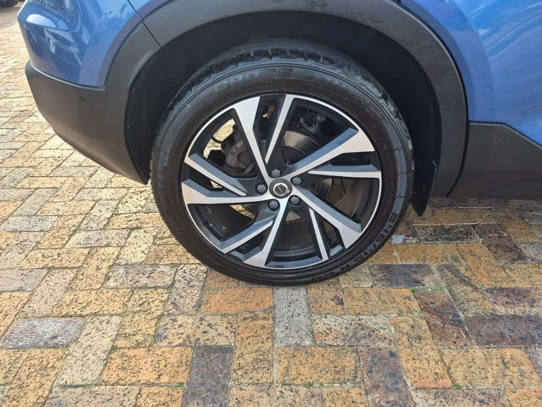 Volvo XC40 D4 AWD R-Design - Image 9