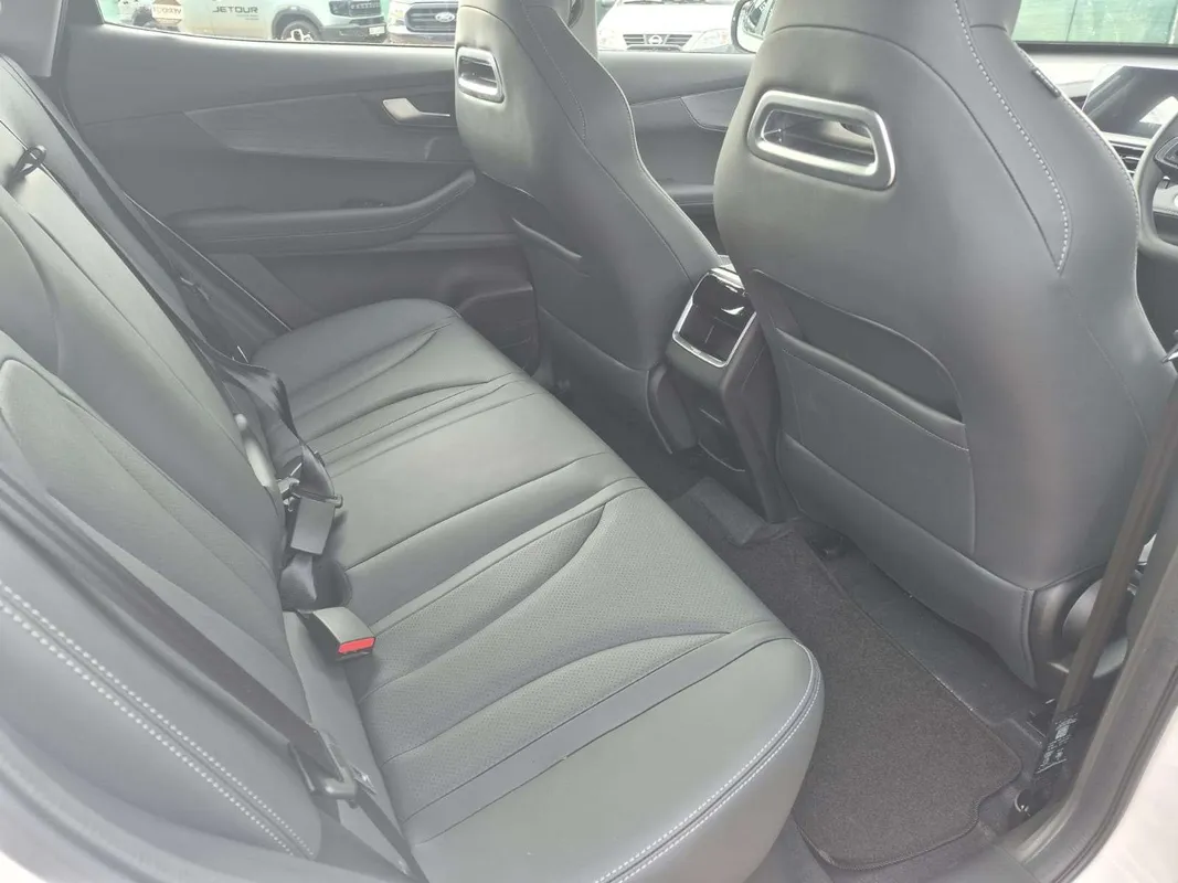 Chery Tiggo 4 Cross 1.5 LiT CVT - Image 16