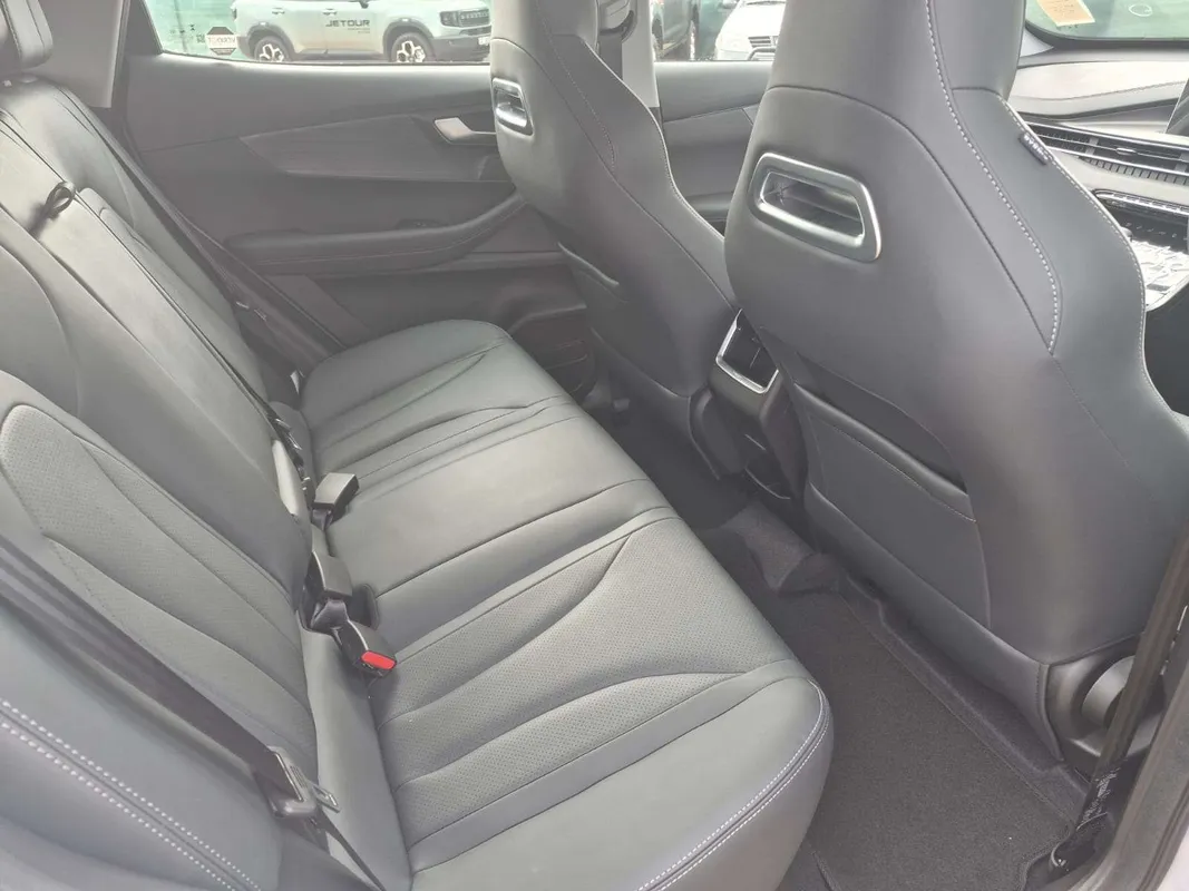 Chery Tiggo 4 Cross 1.5 LiT CVT - Image 16