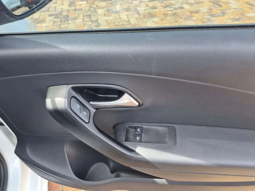 Volkswagen Polo Vivo hatch 1.6 Comfortline auto - Image 14
