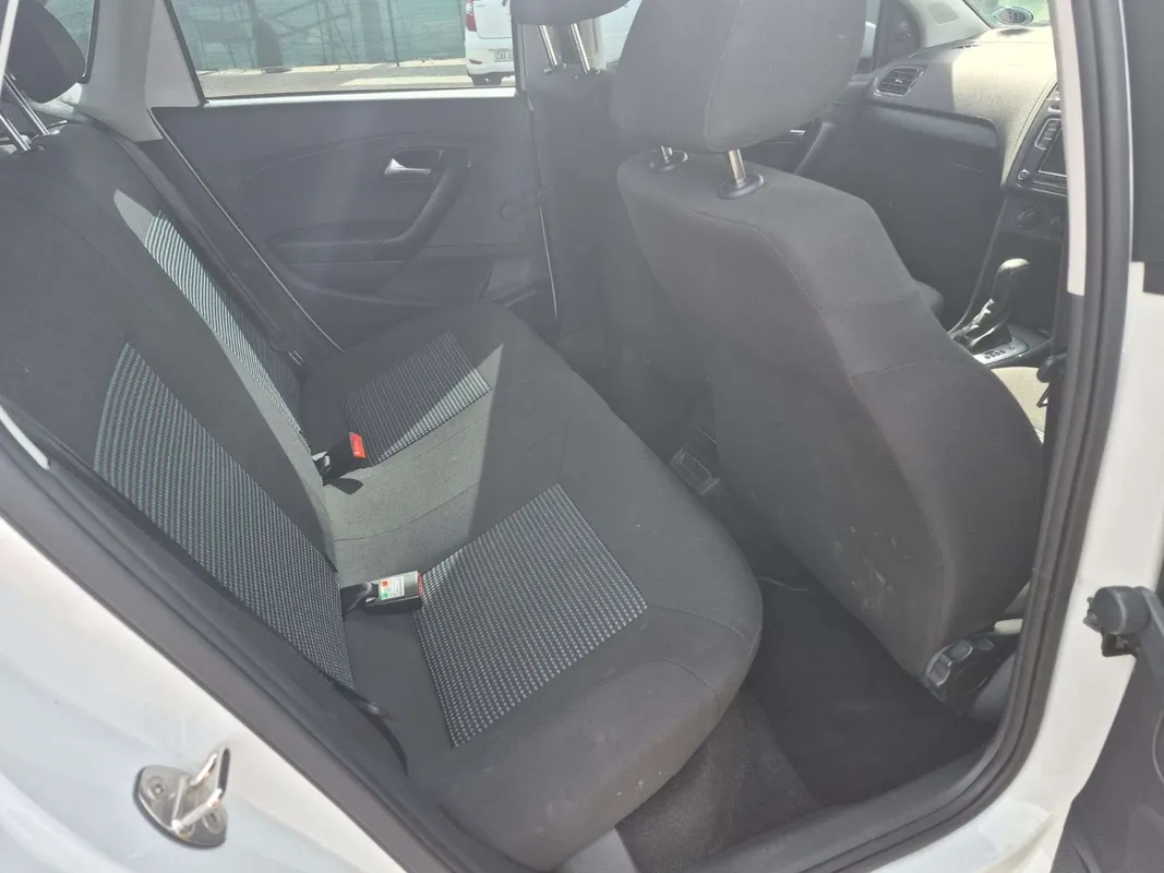 Volkswagen Polo Vivo hatch 1.6 Comfortline auto - Image 15