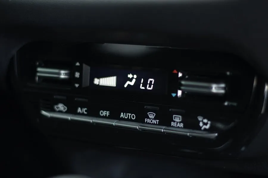 Suzuki Baleno 1.5 GLX A/T - Image 11