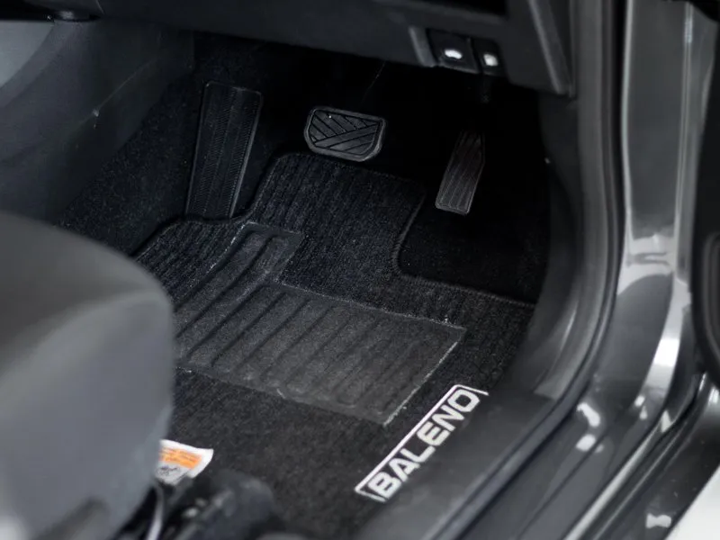 Suzuki Baleno 1.5 GLX A/T - Image 9