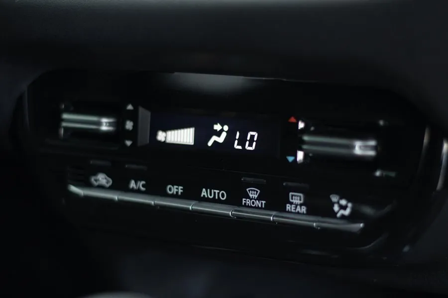 Suzuki Baleno 1.5 GLX - Image 10