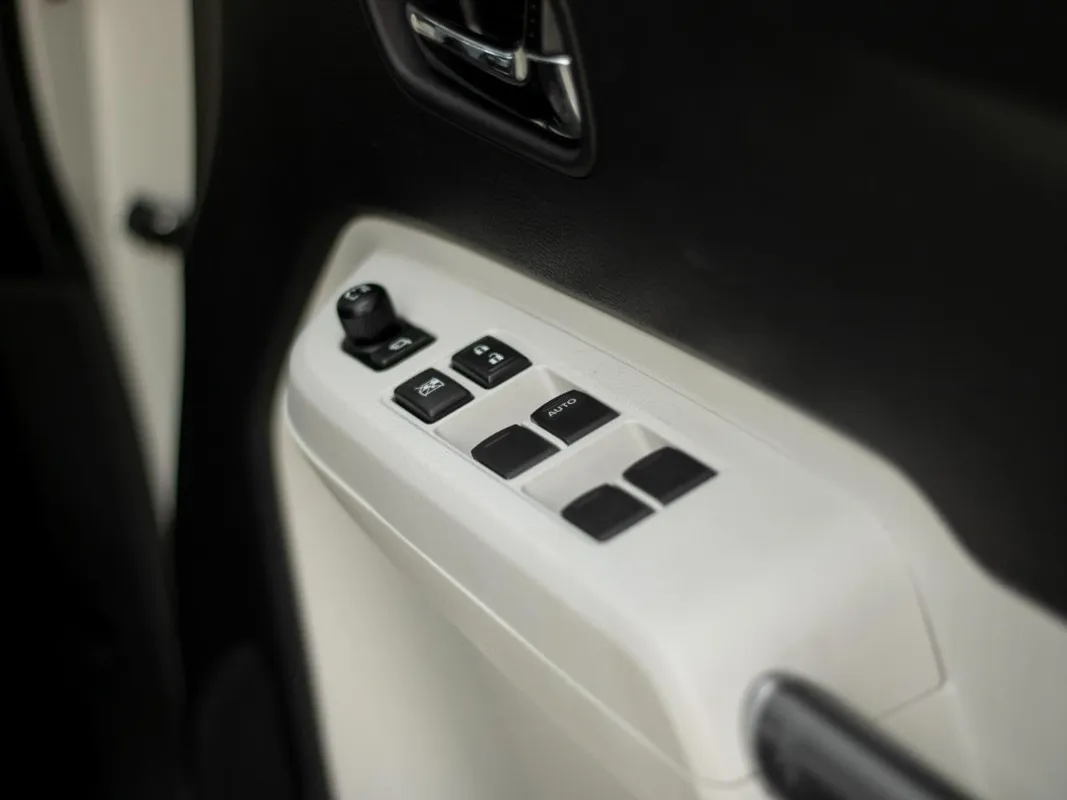 Suzuki Ignis 1.2 GLX AMT - Image 8