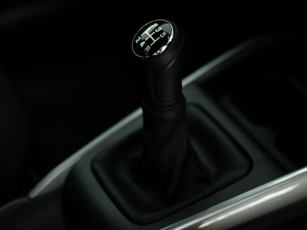 Suzuki Baleno 1.5 GLX - Image 16