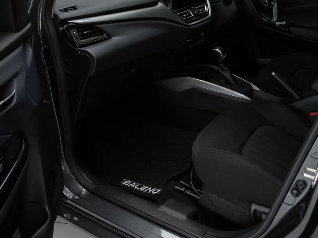 Suzuki Baleno 1.5 GLX - Image 15