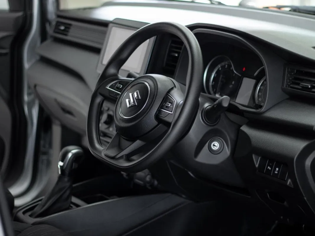 Suzuki Ertiga 1.5 GL MT - Image 8