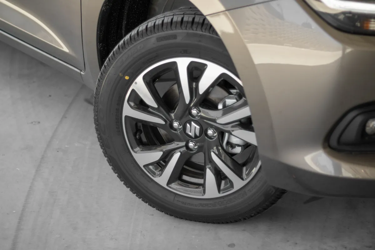 Suzuki Swift 1.2 GLX MT - Image 3