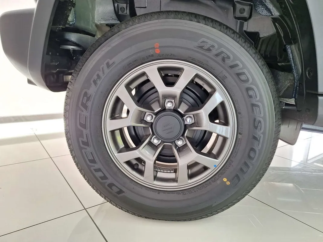 Suzuki Jimny 1.5 GLX Auto 5Dr - Image 7