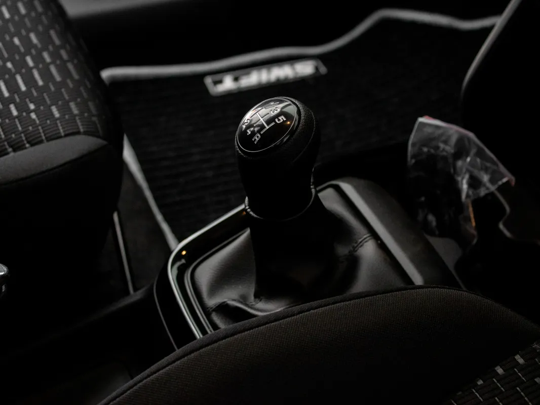 Suzuki Swift 1.2 GLX MT - Image 5