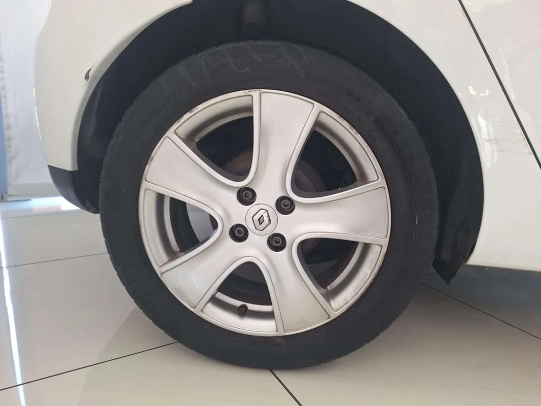 Renault Clio 66kW turbo Expression - Image 7