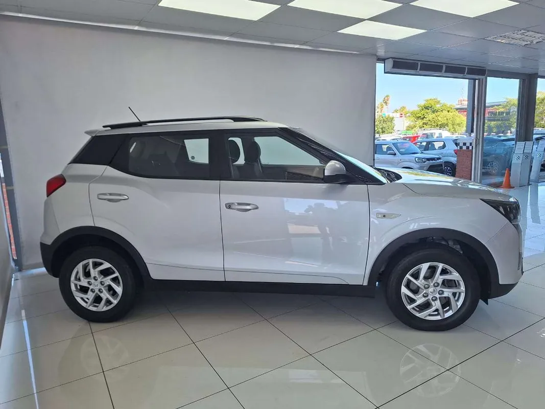 Mahindra XUV300 W6 Diesel - Image 2