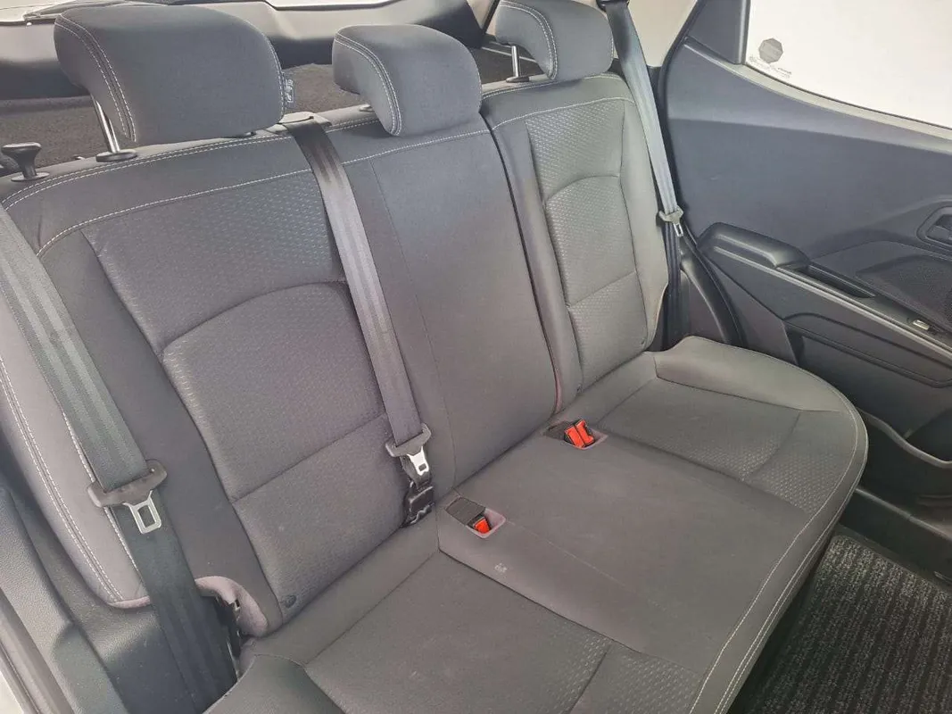 Mahindra XUV300 W6 Diesel - Image 8