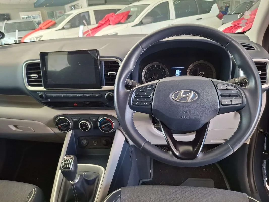Hyundai Venue 1.0 TGDI Fluid M/T - Image 8